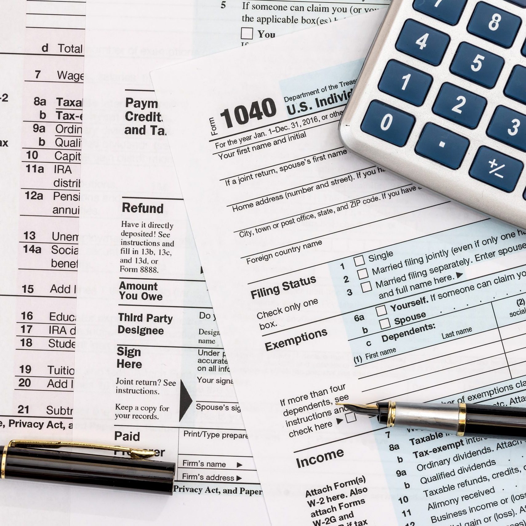 Closeup,Of,1040,Tax,Form,With,Pen,On,It